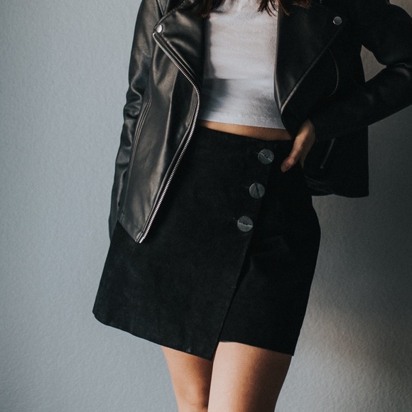 Vintage Leather Skirt/Skort with Buttons - Picture 4 of 6